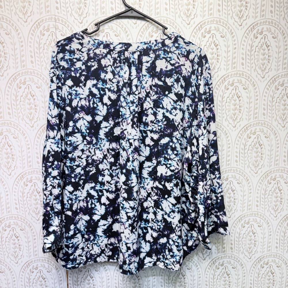 Cynthia Rowley Blouse Womens 2X Blue Abstract Tie Dye V-Neck Pleated Rayon Top - Picture 2 of 7